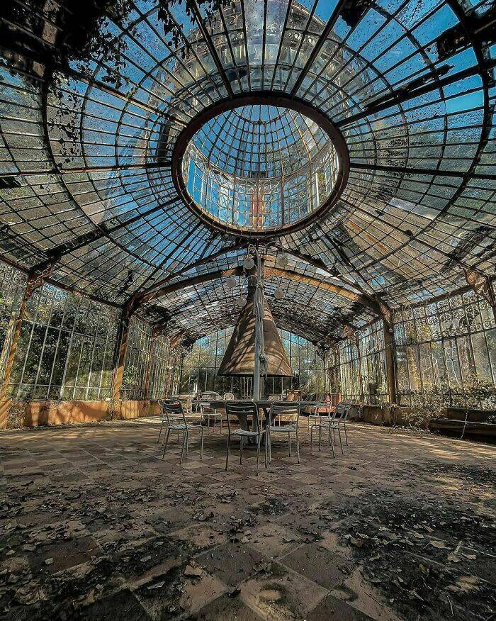 https://hfr-rehost.aurait.eu/https://img.izismile.com/img/img15/20230624/640/captivating_images_of_abandoned_places_that_will_haunt_your_imagination_640_high_02.jpg
