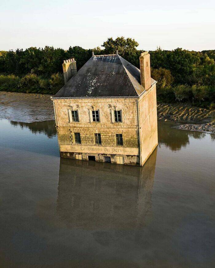 https://hfr-rehost.aurait.eu/https://img.izismile.com/img/img15/20230624/640/captivating_images_of_abandoned_places_that_will_haunt_your_imagination_640_high_13.jpg