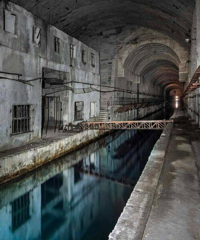 https://hfr-rehost.aurait.eu/https://img.izismile.com/img/img15/20230624/640/captivating_images_of_abandoned_places_that_will_haunt_your_imagination_640_high_22.jpg