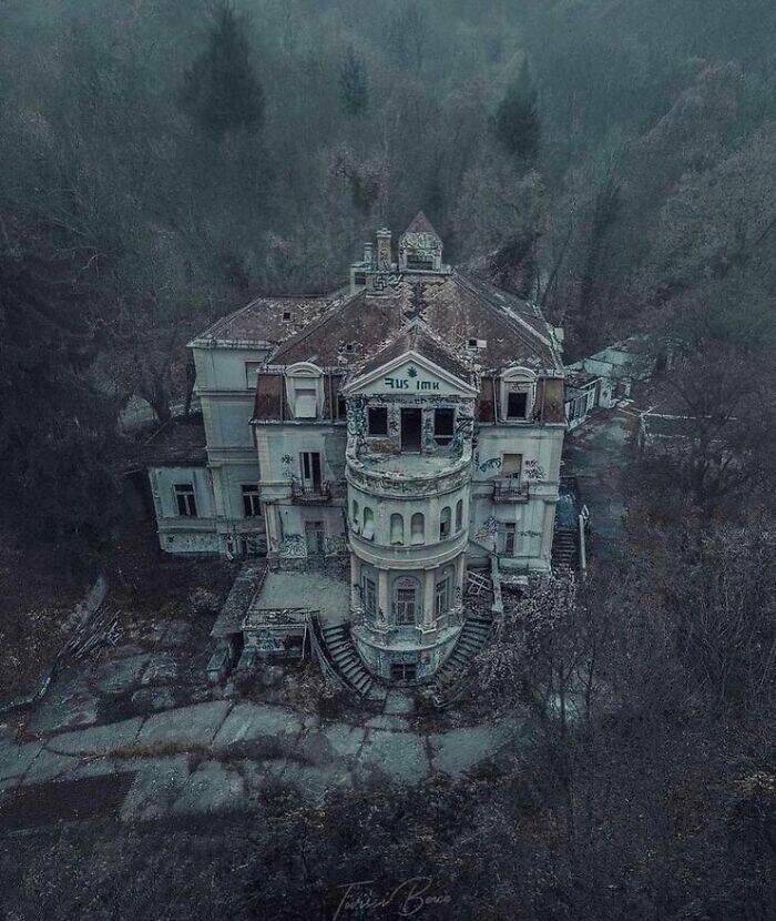 https://hfr-rehost.aurait.eu/https://img.izismile.com/img/img15/20230624/640/captivating_images_of_abandoned_places_that_will_haunt_your_imagination_640_high_23.jpg