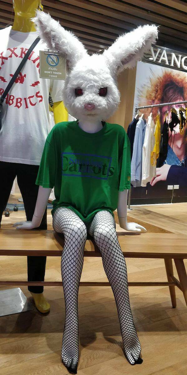 https://hfr-rehost.aurait.eu/https://img.izismile.com/img/img15/20230819/640/when_mannequins_become_the_stuff_of_nightmares_640_high_09.jpg