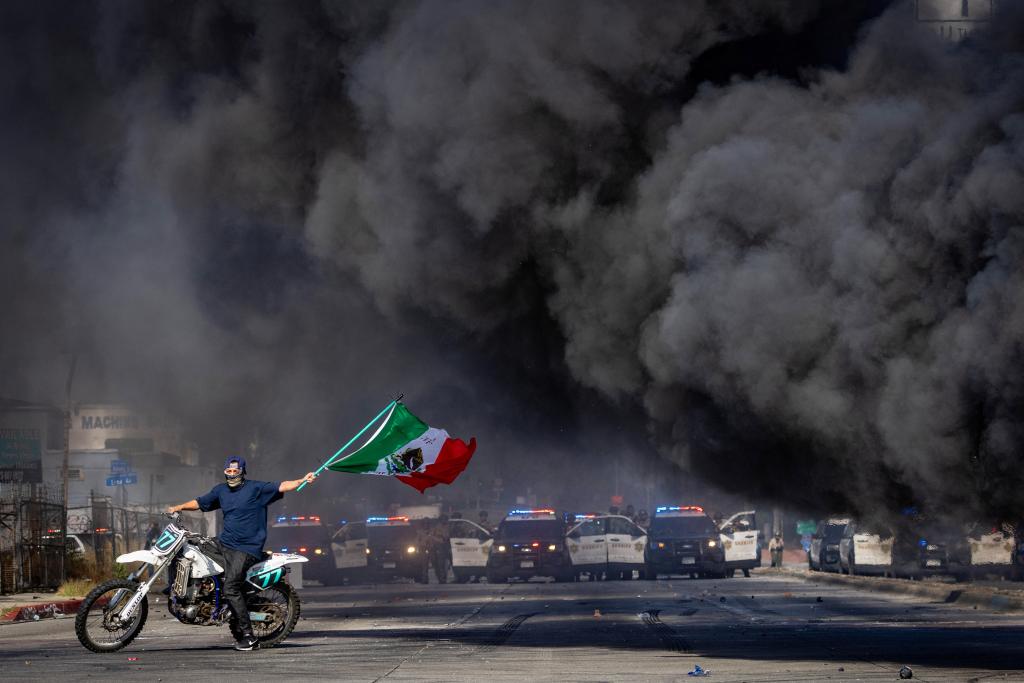 https://hfr-rehost.aurait.eu/https://nypost.com/wp-content/uploads/sites/2/2025/06/man-motorcycle-waves-mexican-flag-106066338_aa2816.jpg?resize=1024,683&quality=75&strip=all